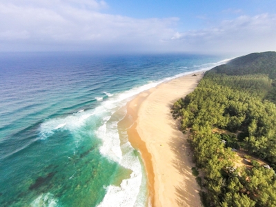 Makakatana Bay Lodge Beach